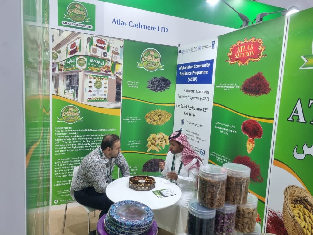 UNDPaf's tweet image. Afghan agribusinesses are shining at the 42nd Saudi Agriculture Exhibition. With support from @UNDPaf’s ACRP project, funded by @EUinAfghanistan, five Afghan entrepreneurs are showcasing saffron, dried fruits and nuts, connecting local farmers to global markets.