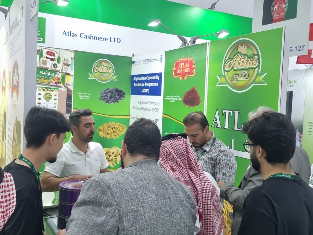UNDPaf's tweet image. Afghan agribusinesses are shining at the 42nd Saudi Agriculture Exhibition. With support from @UNDPaf’s ACRP project, funded by @EUinAfghanistan, five Afghan entrepreneurs are showcasing saffron, dried fruits and nuts, connecting local farmers to global markets.