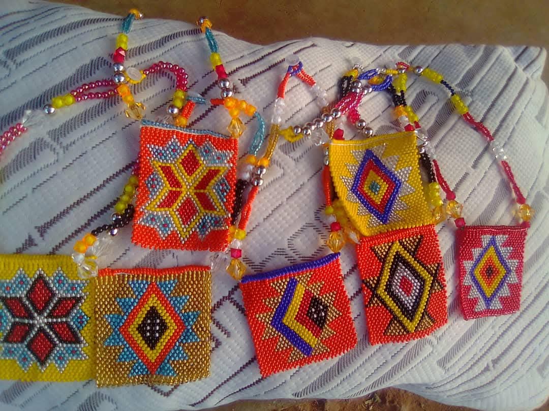 NHLAMBENI
Nosisa Dlamini sells beautiful sandals, emagcebesha, tilulu and assorted kids toys. Keep an eye out as you travel 🤩
#SupportLocal #YouthIniBusiness #eswatinicreatives #eswatini
(DM for PROMO🤩✨)