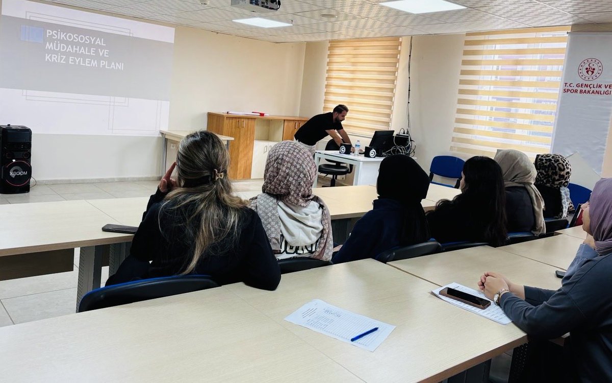 📍Hassa Hatun Öğrenci Yurdu

Yurdumuzda öğrencilerimize yönelik “Evlilik ve Aile Okulu” eğitimi, personelimize ise “Psikososyal Müdahale ve Kriz Eylem Planı” semineri düzenlendi.