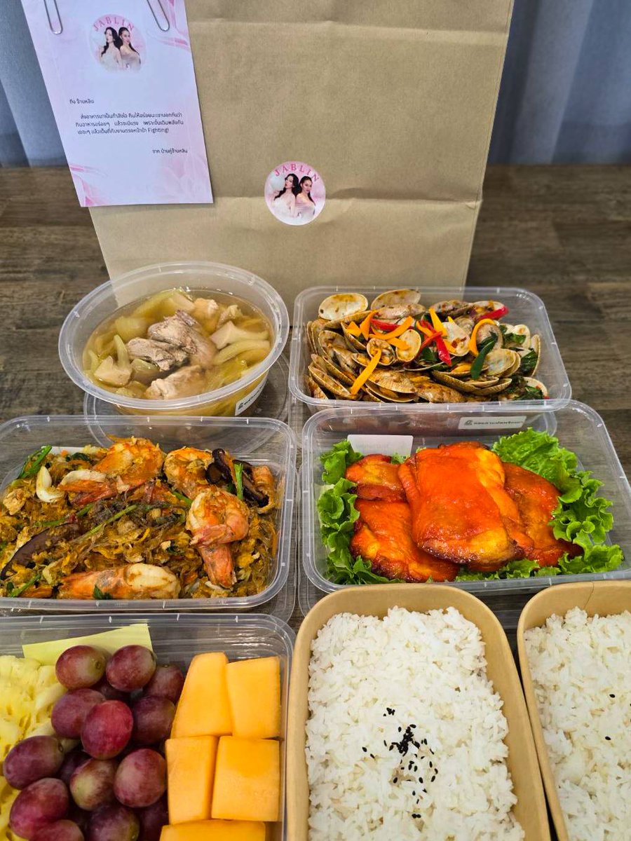 jablinofficial's tweet image. Food Support มาเสิร์ฟแล้ววว ทานให้อร่อยนะคะ ส่งกำลังใจสำหรับการถ่ายทำในวันนี้ค่ะ 🫶💖🧡 
@_mint_kfm @malinlegendary

JABLIN TO JINTIDY START23
#จ๊าบหลิน #JabLin