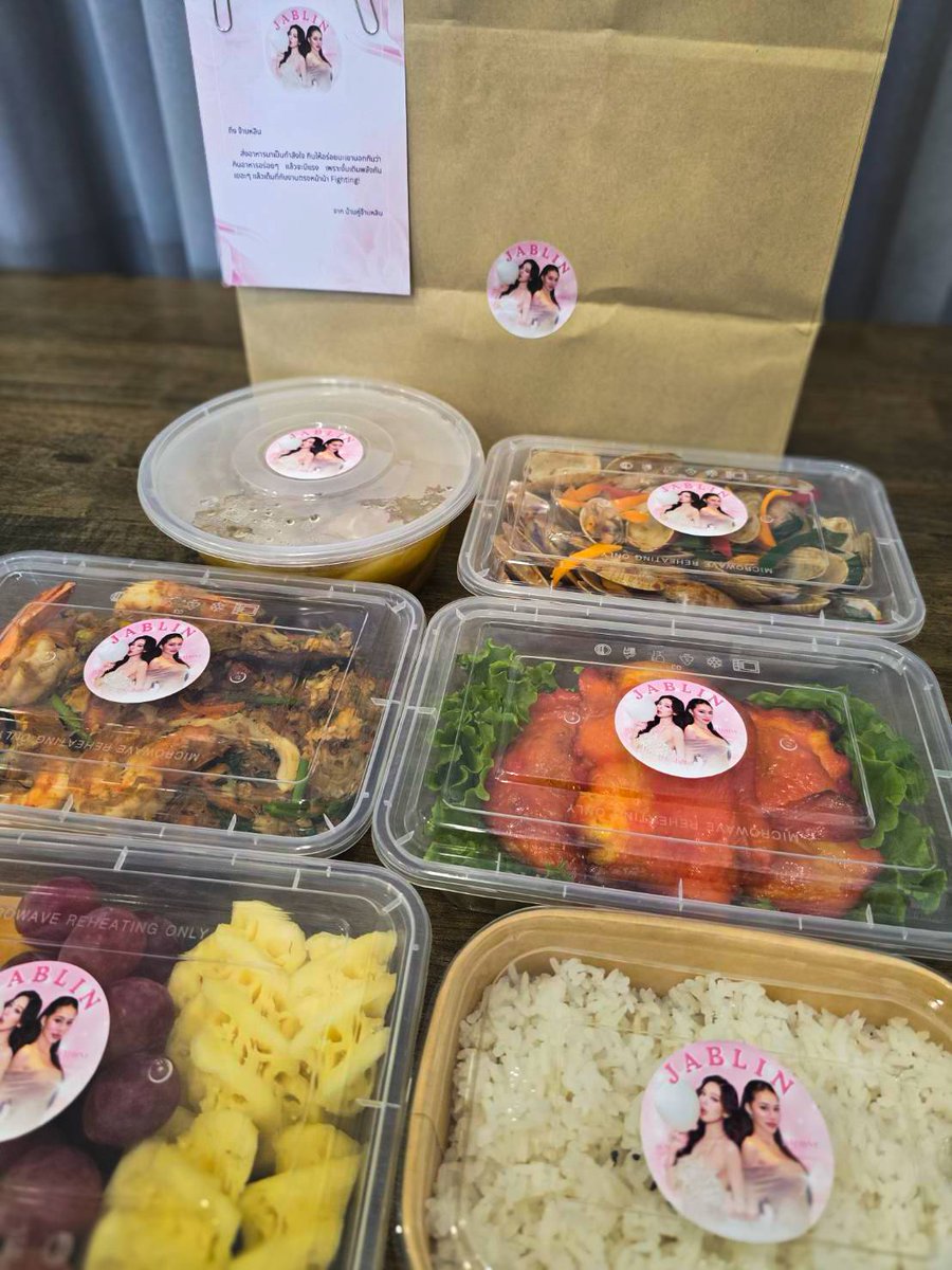 jablinofficial's tweet image. Food Support มาเสิร์ฟแล้ววว ทานให้อร่อยนะคะ ส่งกำลังใจสำหรับการถ่ายทำในวันนี้ค่ะ 🫶💖🧡 
@_mint_kfm @malinlegendary

JABLIN TO JINTIDY START23
#จ๊าบหลิน #JabLin