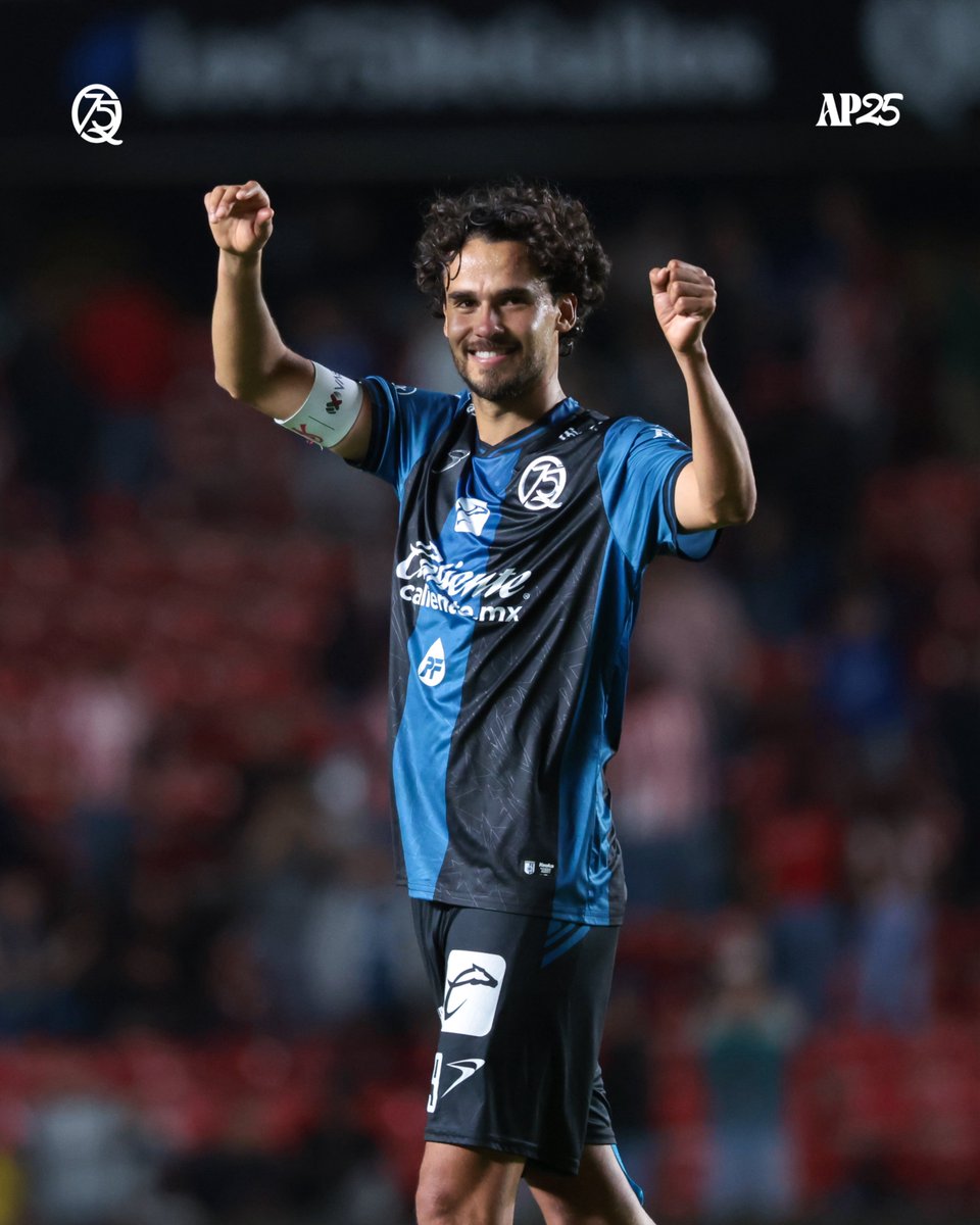 Club_Queretaro's tweet photo. ¡El triunfo de hoy es de todos! 🐓

Dentro y fuera de la cancha, Querétaro lo vivió con mucha pasión. Sigamos juntos.

#Los75DeGallos https://t.co/b54eEWW87B