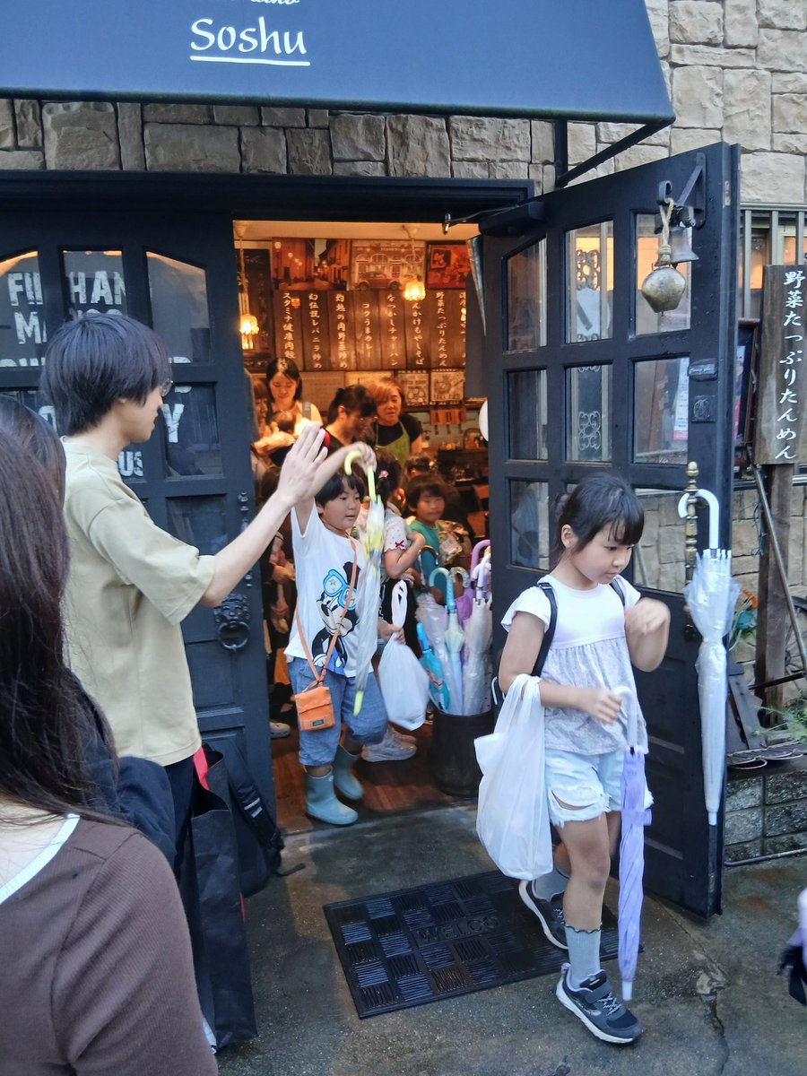 aikocafe1197's tweet photo. 東邦大学ボランティア部の皆さんが実験教室をやって下さいました！ https://t.co/kOt6AFH5oA