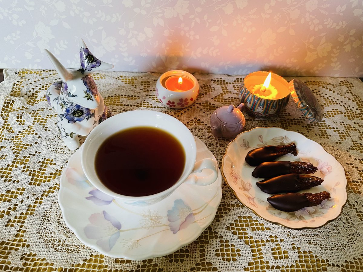 corgimam60's tweet image. 何でブルーなのかよくわからない日

食べないと仕事に差し支えると思って食べてる
おやつも食べる
エレキングも出してきた
蝋燭もつけた🕯️
新しいカップもだした
紅茶はMUSICAさん🫖
オレンジペコで香りも味もよく美味しいの初めて🫶🏻

#Noritake #九谷焼