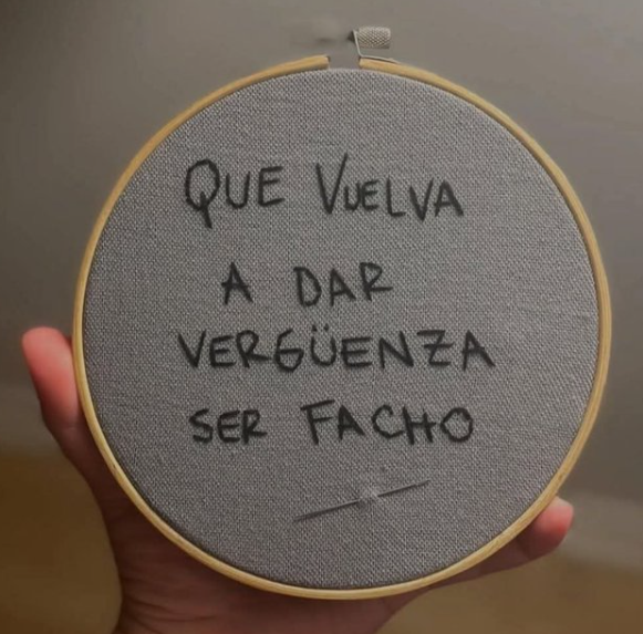 GABMOSQUERA's tweet photo. Si el peronismo vuelve, tal vez vuelva la culpa de no haber querido al projimo, tal vez nos vuelva a doler el dolor ajeno, y tal vez podamos volver a mirarnos a los ojos. 26/10 #FueraMilei https://t.co/9Lv8SOromE
