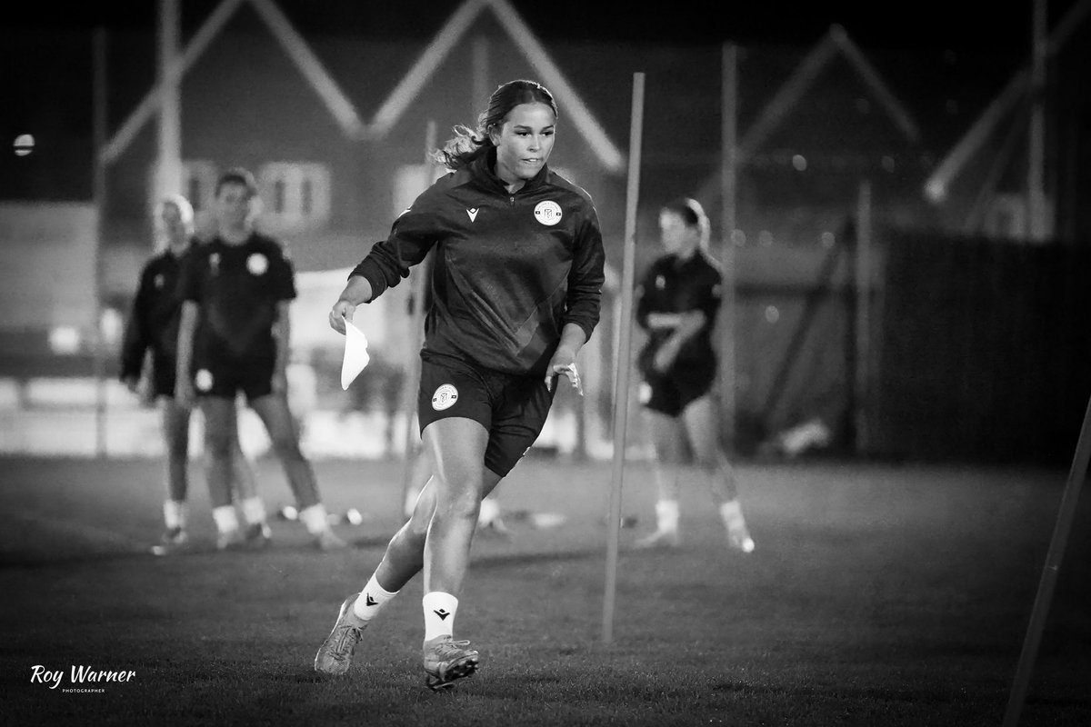 The <a href="/MandTWomenFC/">Maldon & Tiptree Women's F.C.</a> squad were back at <a href="/MaldonTiptreeFC/">Maldon & Tiptree FC</a> for their midweek training session last night.  A full set of images is available here: flickr.com/gp/189714229@N… #hergametoo