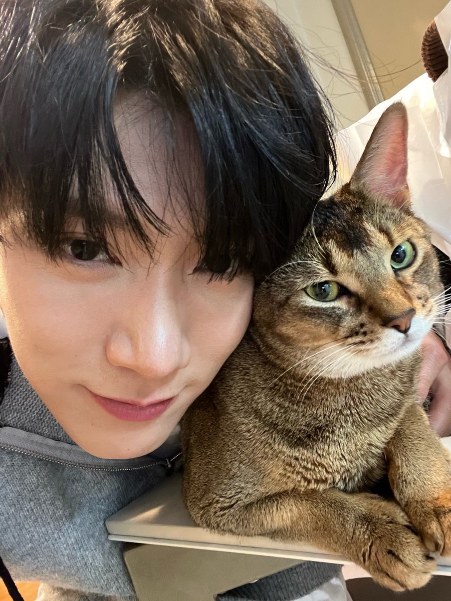 ลีออนบรีฟเตนล์ยังไง ให้ทำหน้าเหมือนกันทุกรุป🤣🤣🤣🤣 ลูกป๊ามาก!!!!!
