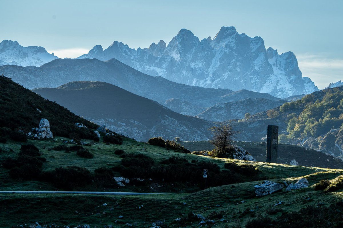 GognaBlog's tweet image. Un viaggio nelle Asturie svela un territorio verticale e profondo, dove la natura detta il passo e la cultura si mescola al vento dell’Atlantico.
#asturie #montagne #picos de europa #racconto #Spagna #trekking #viaggio #Altri Spazi #Sherpa
sherpa-gate.com/altrispazi/el-…
