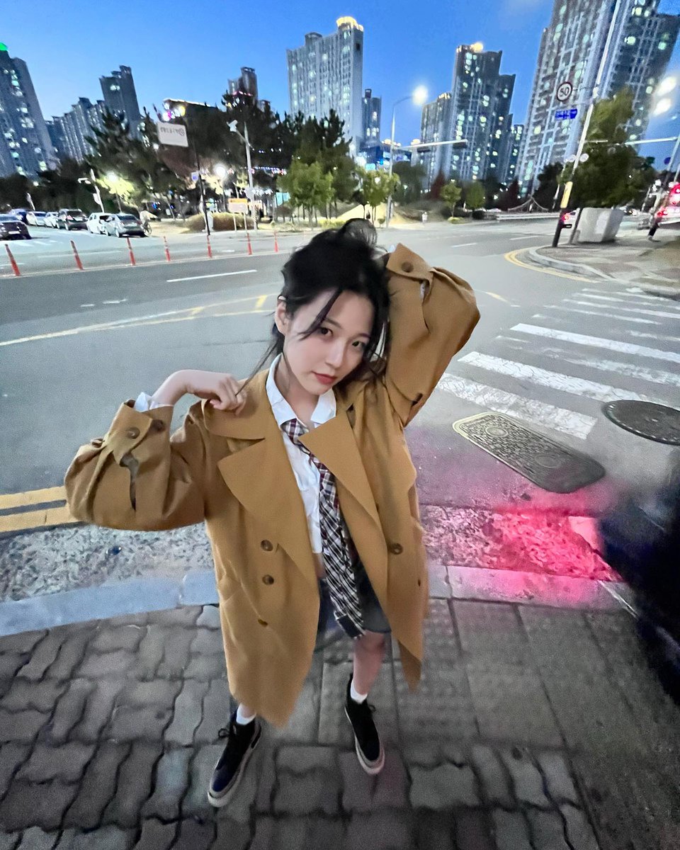 cutie_jiheon's tweet image. 221116 지헌이 인스타에 올라 왔던 코트