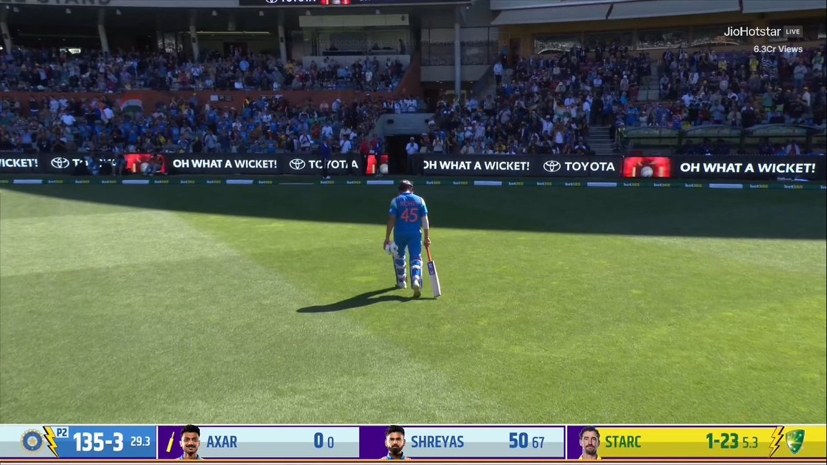 mufaddal_vohra's tweet photo. ADELAIDE OVAL GIVES A STANDING OVATION TO ROHIT SHARMA. 🫡 https://t.co/0XAV0ebbnU