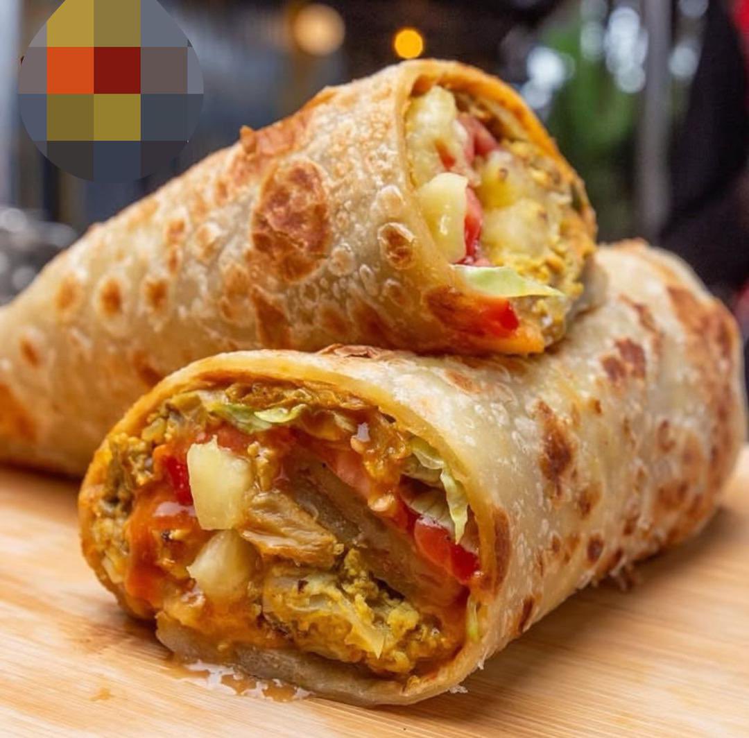 Weather aside, get a beef or chicken baroll delivered at your place of convinience——make your order by calling. 

☎️0765068833 or 0708861577. 

📍Arua Hill Round About.