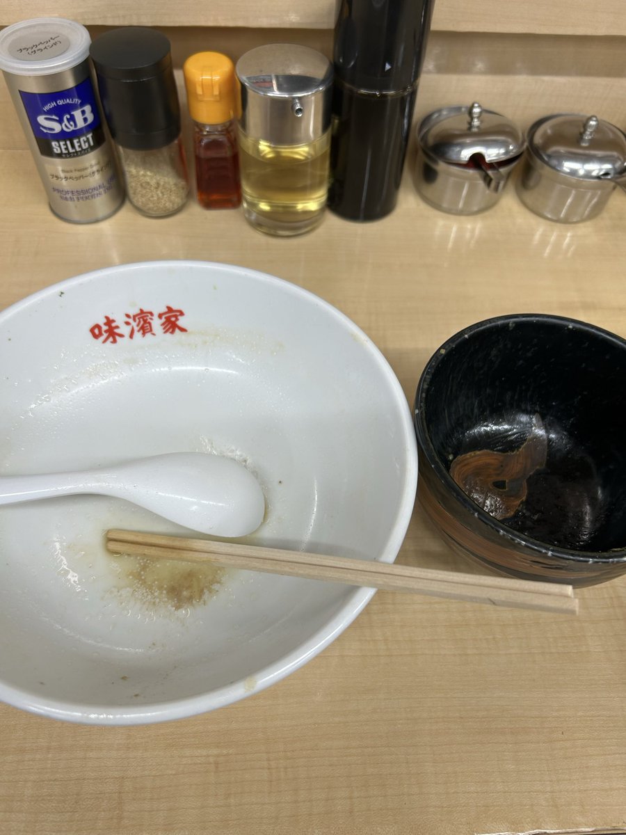 fish_taro_pp's tweet photo. 周年祭行ってきました🍜
ラーメン900円がDXミニ角煮丼つけて
900円😋

#味濱家
#周年祭 https://t.co/Z2pbmW9tTf