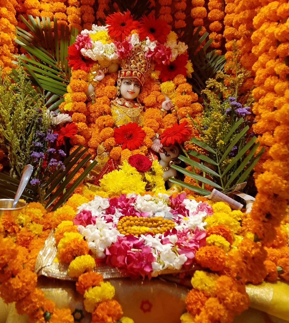 baglamukhipuja's tweet image. माँ की पूजा करने से असीम आनंद की प्राप्ति होती है। माँ सदैव अपने भक्तों की हर बाधाओं से रक्षा करती हैं।