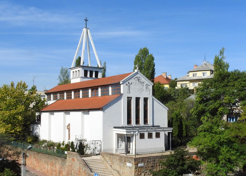 PilgrimBudapest's tweet photo. St John of #Capestrano is an "adopted" Hungarian saint given his role in the victory of Belgrade/Nándorfehérvár in 1456.
On the 500s anniversary of his death the Hungarian revolution of 23 October 1956 broke out.
👇 St John Capestrano church in #Budapest https://t.co/qTIW3l1Gif