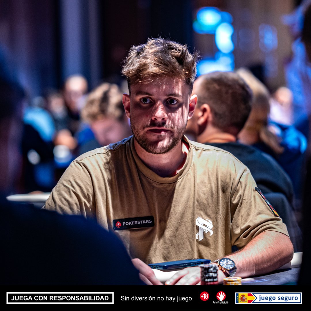 💥 ¡ESTAMOS EN DIRECTO! 💥 

Ya tenemos a <a href="/estiwinho/">Esteban Pascual</a> jugando la parrilla de torneos del jueves, con la promesa de hacer historia en los tapetes online de #PokerStars 🤗 

¡Vente a pedir las de nuestro embajador! 👀 👇 

🔗 psta.rs/TwitchES