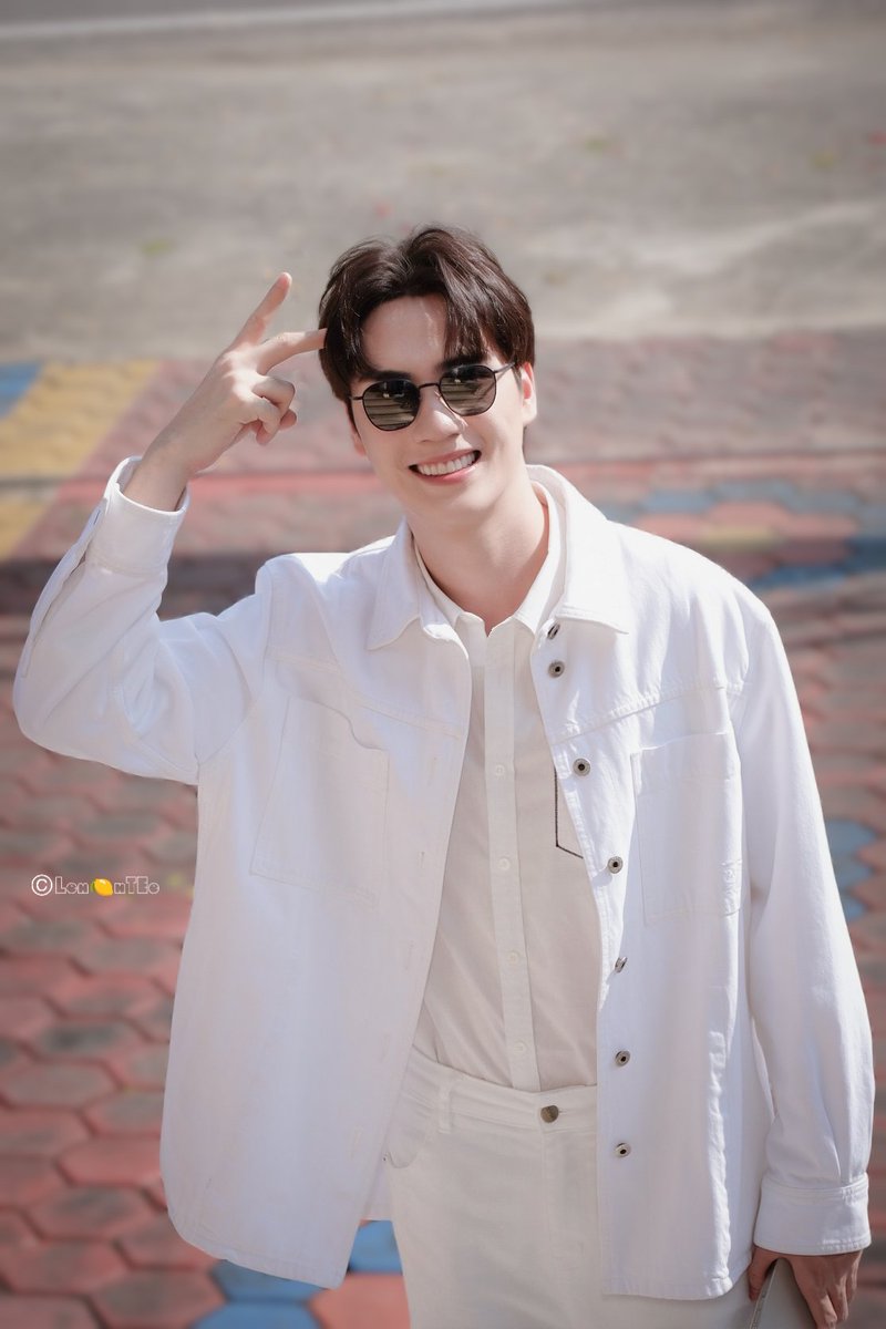 แสงแข็งไปหน่อยไม่เป็นไร ใจเราอ่อนก็พอ 😛🤭 
#กฐินปี68กับตี๋ธนพล 
#TEeThanapon #ตี๋ธนพล