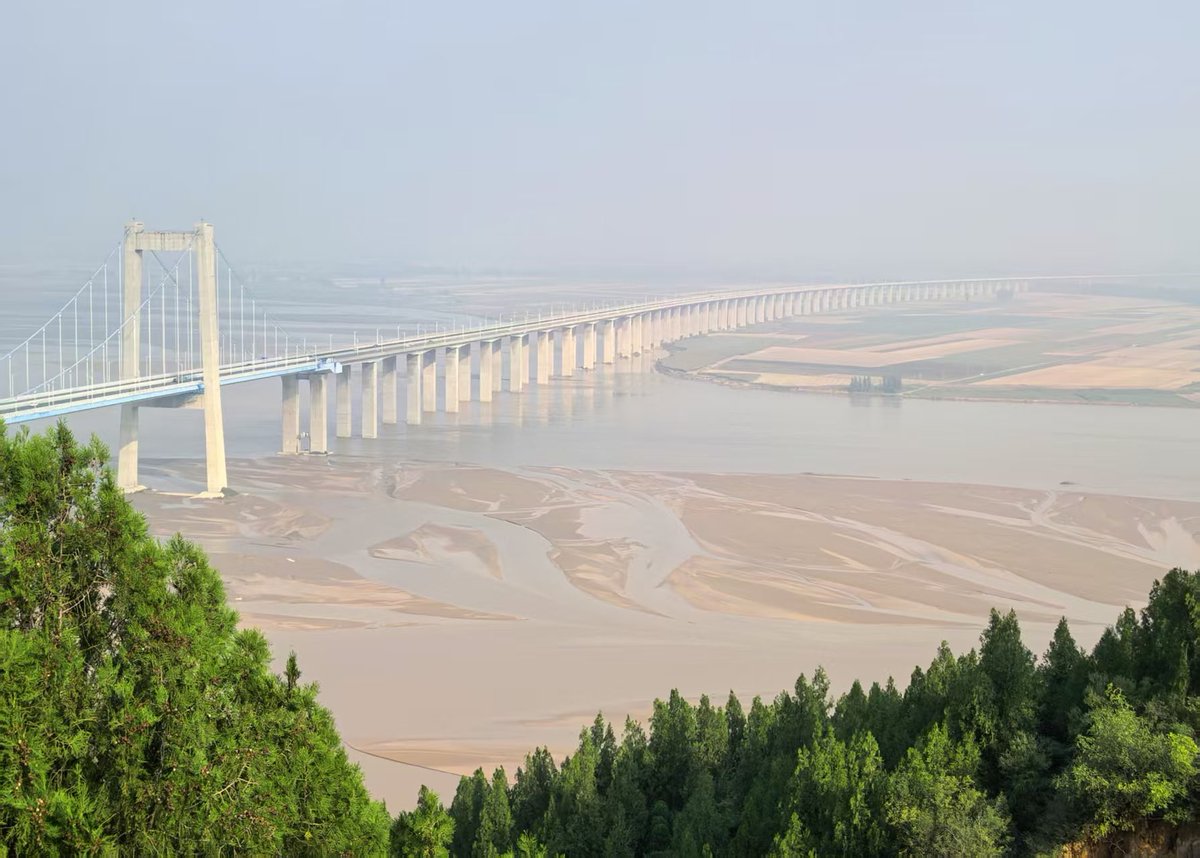 Britishcoverage's tweet image. 《The book of changes》states, "All things are accomplished through circuitous means without omission," 
Standing at the boundary marker between the middle and lower reaches of the Yellow River in Xingyang City, I gain a deeper understanding of the meaning of this statement.