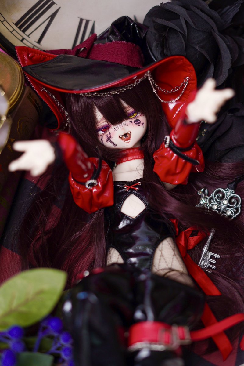 ヤフオクに魔女っ子カスタムヘッドちゃんを出品しました🦇
ハロウィンをイメージしてカスタムしてみました🎃
フェイスペイントの他に舌にも髑髏のペイントが入っています👅💀
衣装もセットですので、少しだけ見て頂けたら嬉しいです。
よろしくお願いいたします🙇‍♀️

auctions.yahoo.co.jp/jp/auction/e12…