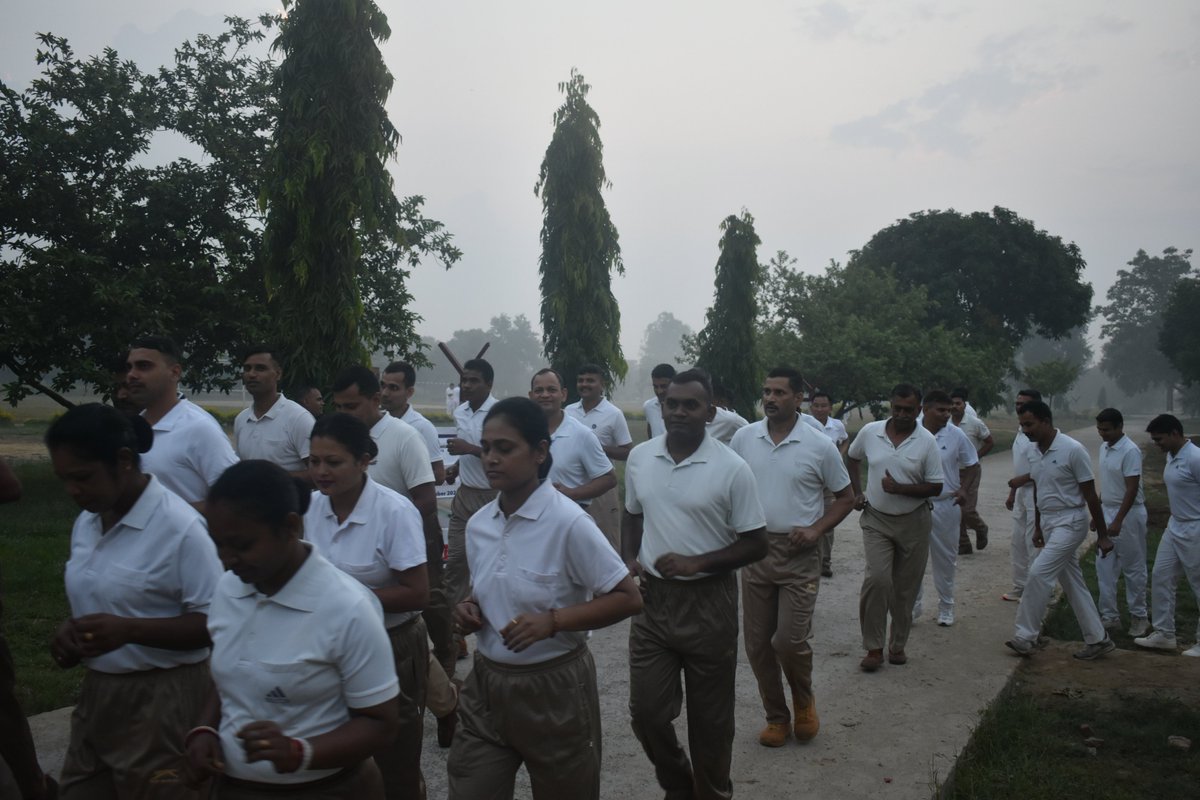 42bnssb_INDIA's tweet photo. “स्वस्थ शरीर, सशक्त राष्ट्र — फिट इंडिया फ्रीडम रन में प्रतिदिन जोश और उत्साह के साथ भागीदारी।”
#SSB #StrongAndTrue #ProudMoment #fitindia
@SSB_INDIA @ssbftrlucknow @ssbshqlakhimpur https://t.co/Qy5S5qzHce