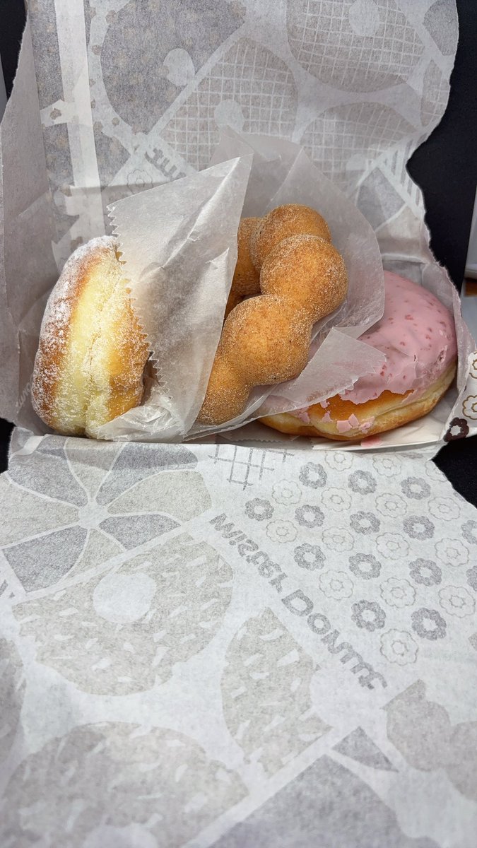 3001rina's tweet photo. 今日やっと時間が取れたので
大親友の里菜ちゃんから
誕生日のギフトで貰った
スタバとミスドの引換券
行って来ました！！
因みにスタバはアサイーです！！
里菜ちゃんありがとう😊😭
頂きます(๑･̑◡���̑๑)😉 https://t.co/RljZ1lbl31