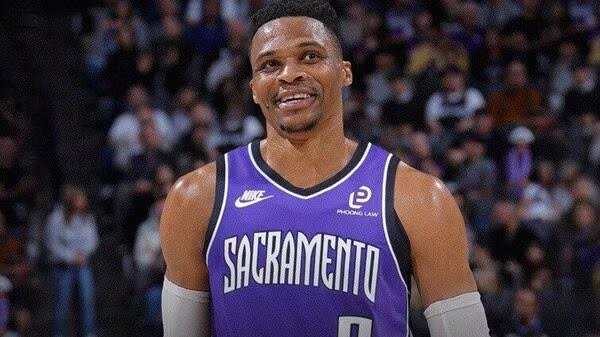Russell Westbrook and D'Angelo Russell tonight:

12 pts
3-14 FG 
0-3 3pt
4 asts 
3 TOs

Finally freed from the shackles of LA and LeBron🔥 