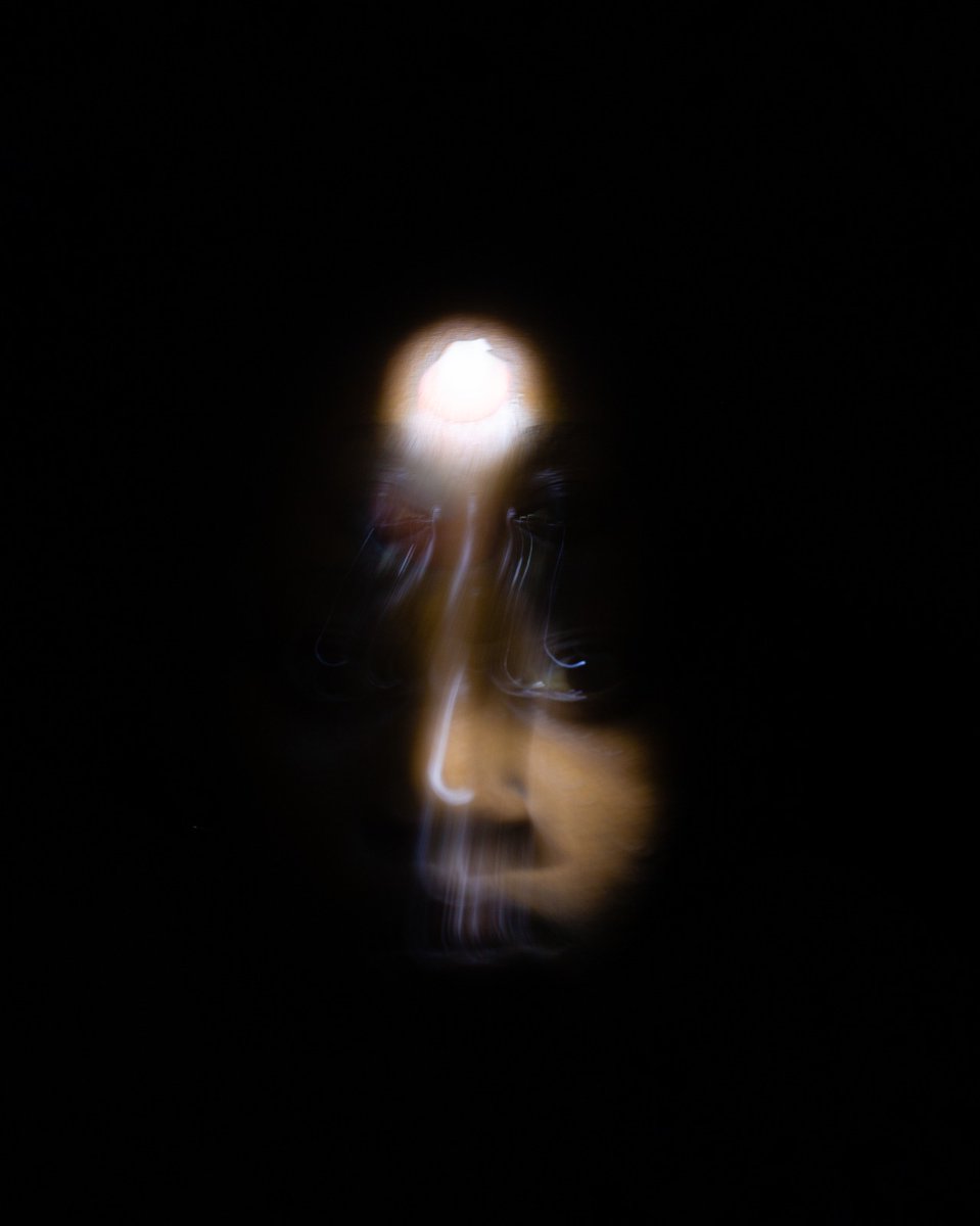 🎉 Après avoir changé la date, voilà que nous changeons aussi de lieu à la dernière minute 😄
Mais c’est pour une excellente nouvelle : l’exposition Humanité en lumière aura finalement lieu à l’Ambassade du Togo à Paris, 8 Rue Alfred Roll, 75017 Paris.
23 octobre 18h30!