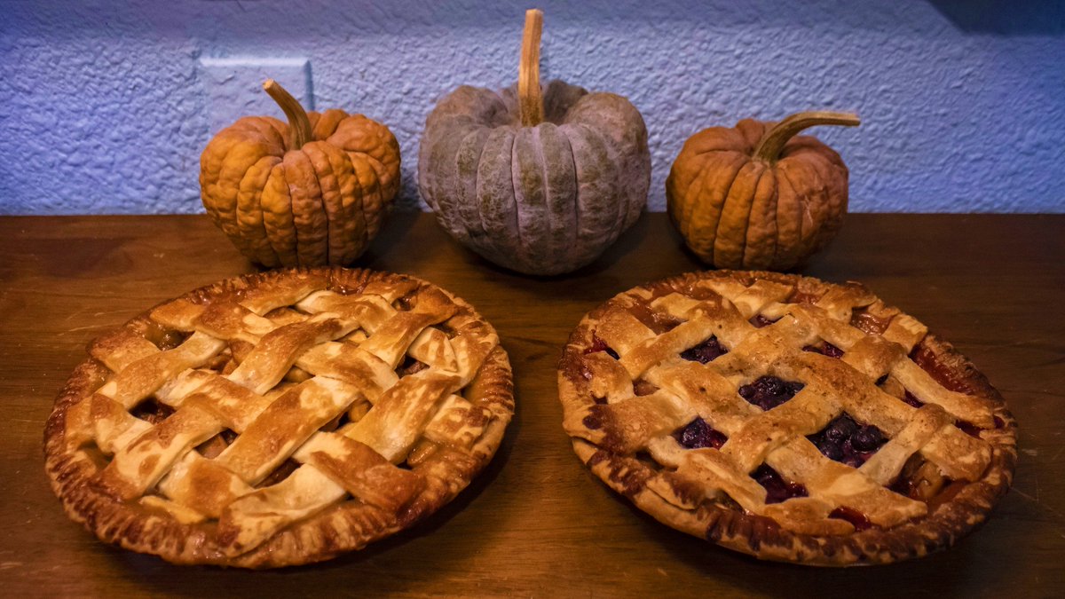 Emily_Art's tweet image. The first apple pie I ever baked 9 years ago versus today (one has some blueberries too)