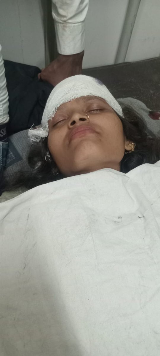 सुशीला पत्नी राम जीवन निवासी ग्राम गदना खेड़ा थाना सफीपुर की निवासी हैं जिनके साथ कल रात्रि 8 बजे दबंगो ने मारपीट की पीड़िता की अभी तक प्रथम रिपोर्ट तक दर्ज ना हुई
अतः दोषियों के खिलाफ कार्यवाही की जाए पीड़िता को न्याय दे <a href="/Uppolice/">UP POLICE</a> <a href="/UMahilaayog/">UP_MahilaAyog</a> <a href="/unnaopolice/">UNNAO POLICE</a>