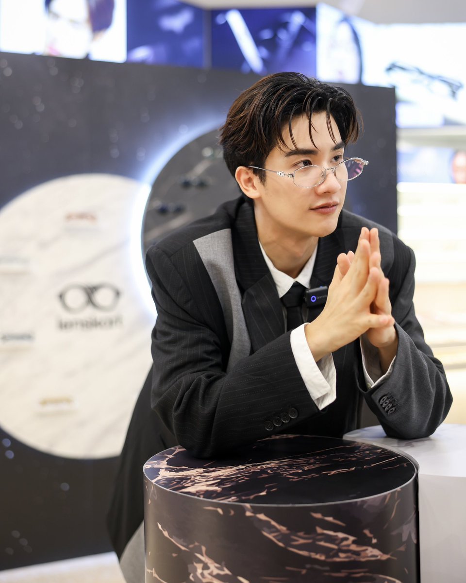 Auli_V's tweet photo. ✨💙
Sunshine as a lenskart friend.😎
TAY AT LENSKART SINGAPORE
#LenskartMaketheSwitch
#Tawan_V #TayTawan #เตตะวัน #FriendsofLenskart #MakeTheSwitch #LenskartSG #LenskartTH
#LENSKART https://t.co/kxKb6k4oDv