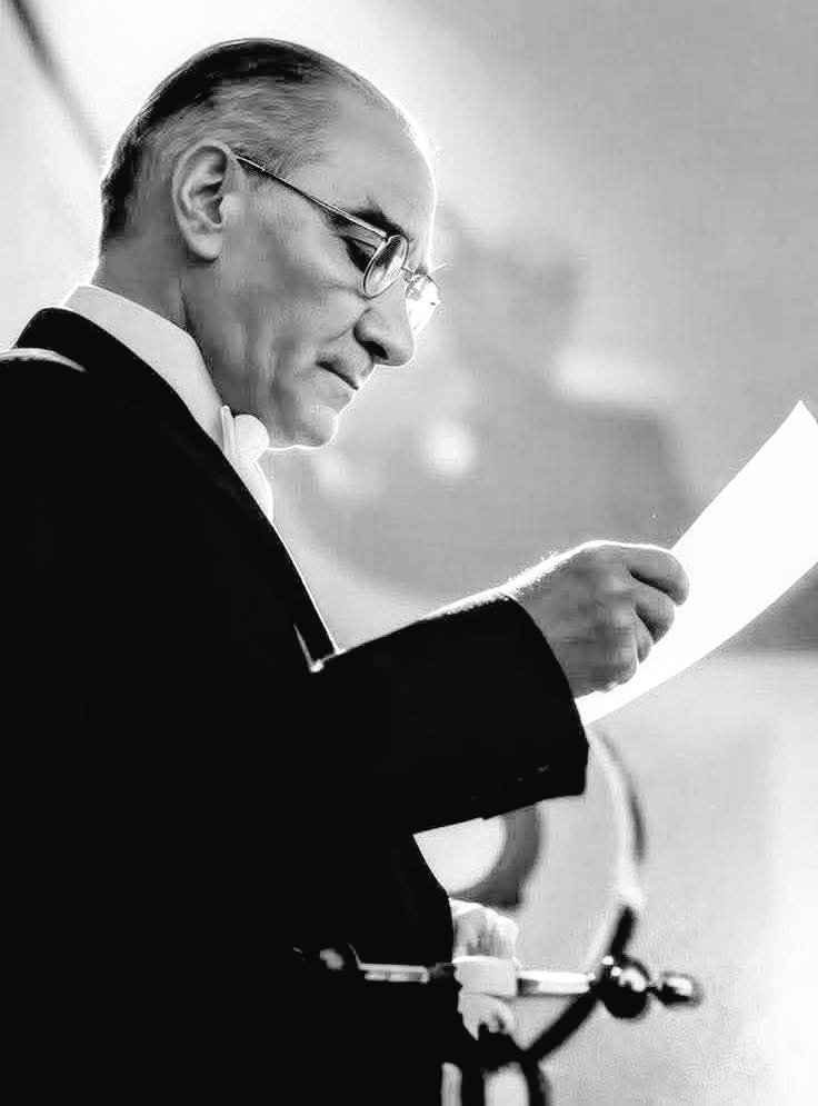 "Ben Türk ufuklarından bir gün mutlaka bir güneş doğacağına, bunun hararet ve kuvvetinin bizi ısıtacağına, bundan bize bir güç çıkacağına o kadar emindim ki bunu adeta gözlerimle görüyordum."

— Atatürk (26 Mart 1937)