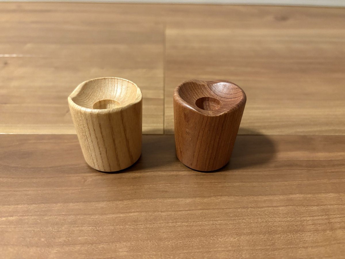 Haiao_ito's tweet photo. Crelaxioさんから頂いたペンスタンドとグローブ！
これだけでテンション上がる😊

僕はとんでもなく絵が下手ですが、なんか綺麗なイラスト描けるような気がする。

まずは見た目から入るタイプ🫡
#Crelaxio #液タブ　#イラスト https://t.co/fPAqpZgtb0
