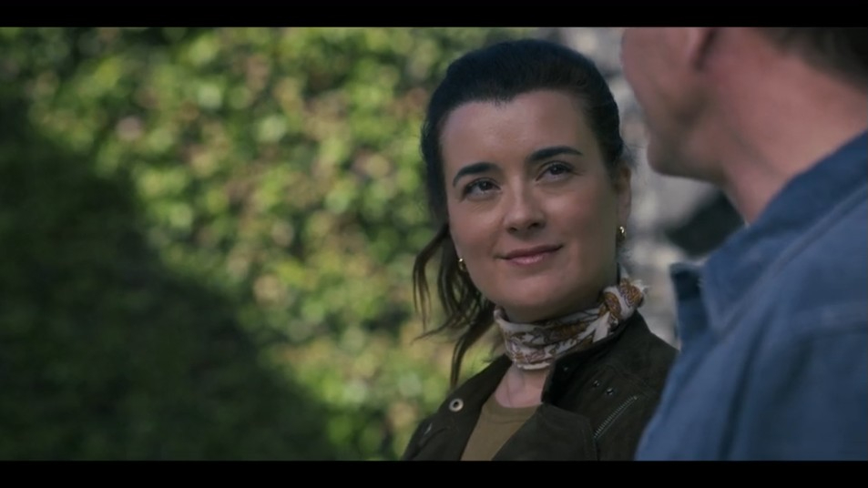 JavaJunkie91's tweet image. "And we have a lovely art installation."

"It's the ugliest most repugnant thing I have ever seen."

"I know. Well, imagine the mind that came up with this... Do you see what I see?"

"Yes. And holy shit."

#TonyandZiva