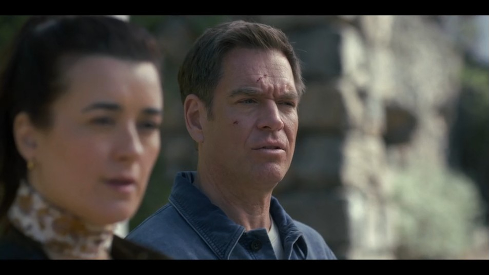 JavaJunkie91's tweet image. "And we have a lovely art installation."

"It's the ugliest most repugnant thing I have ever seen."

"I know. Well, imagine the mind that came up with this... Do you see what I see?"

"Yes. And holy shit."

#TonyandZiva