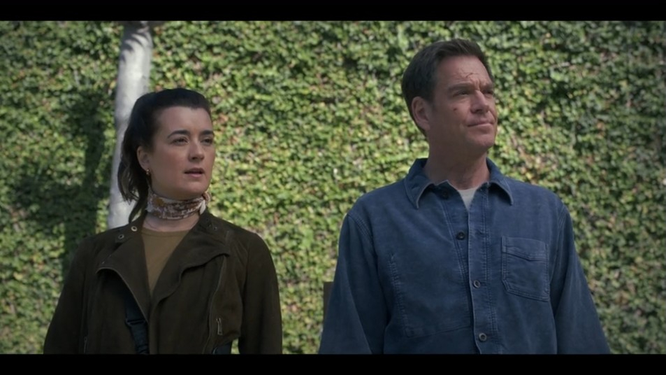 JavaJunkie91's tweet image. "And we have a lovely art installation."

"It's the ugliest most repugnant thing I have ever seen."

"I know. Well, imagine the mind that came up with this... Do you see what I see?"

"Yes. And holy shit."

#TonyandZiva