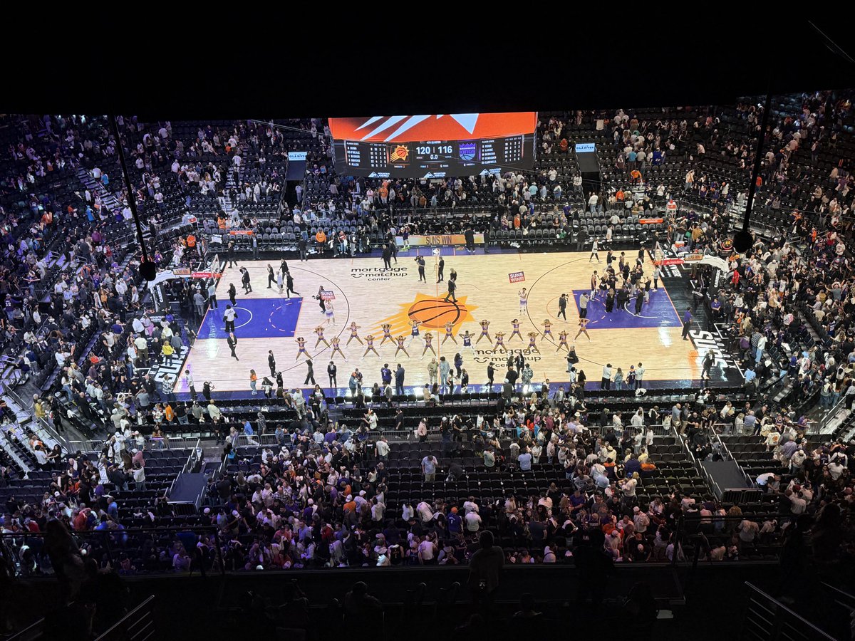 GFXGuyAZ's tweet image. Tonight kicked off my 22nd year with the Phoenix Suns as a graphics operator. The best part of the night was seeing the Suns WIN! #xpression