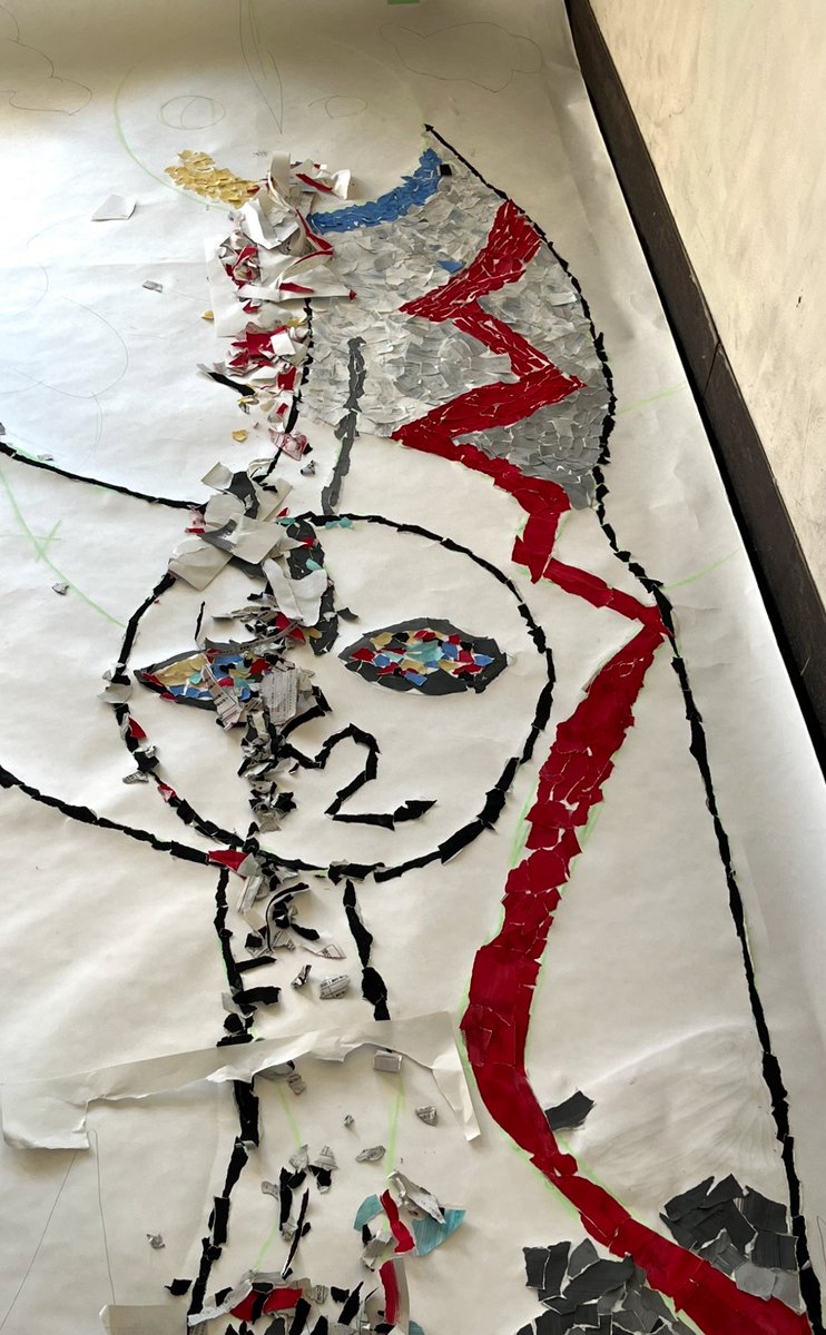 高校の文化祭展示作品作成中。EXPOがテーマ。ミャクミャクでなく太陽の塔。爆発してきたで！
#文化祭
#太陽の塔
#EXPO