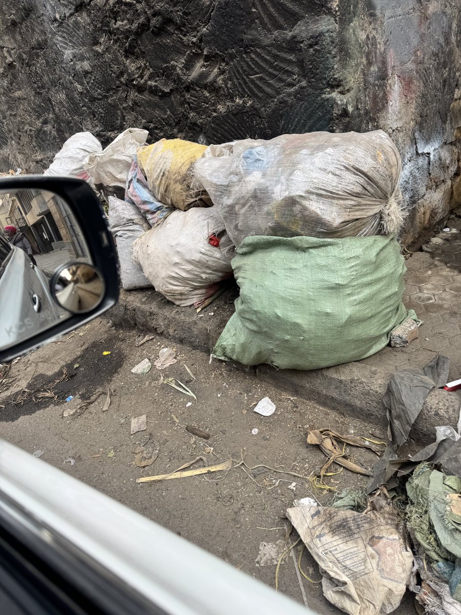 ROrdhams's tweet photo. @Alfayaz11 the gabbage being dumped behind Unga House and Alchemist in Westlands is alarming. Garbage piling everyday @HonMosiria please do something about this https://t.co/jqXqnzvZUf