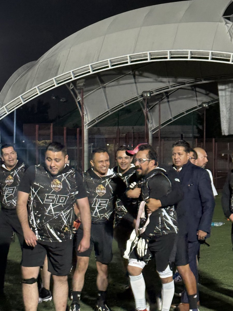 FECCCDMX's tweet image. 🏈🦁 ¡Los Leones rugen con fuerza!
El equipo conformado por la Fiscalía Anticorrupción y la FGJCDMX se impuso 38-32 ante los Zugars Daddys en un gran duelo de Flag Football.

💪 En la Fiscalía lo que importa es el trabajo en equipo y fomentar el deporte.

 #FlagFootball #FGJCDMX