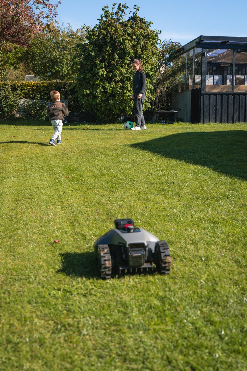 mammotiontech's tweet photo. While YUKA mini Vision quietly perfects every stripe, mom and the kids just get to enjoy the moment β cuddles, giggles, and a game of backyard soccer. β½π
Credit to alexanderegensepoulsen
#YUKAminiVision #Mammotion #DropAndMow #SetinSecondsMowwithEase #SmartLawnCare https://t.co/1SLiJBK8ys