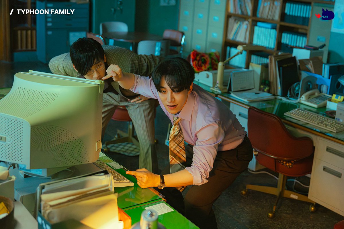 studiodragonKR's tweet photo. Kang Tae-poong, conquering office life like a storm 💨
#TyphoonFamily is streaming every weekend on #Netflix! https://t.co/EoLzNZMTL6