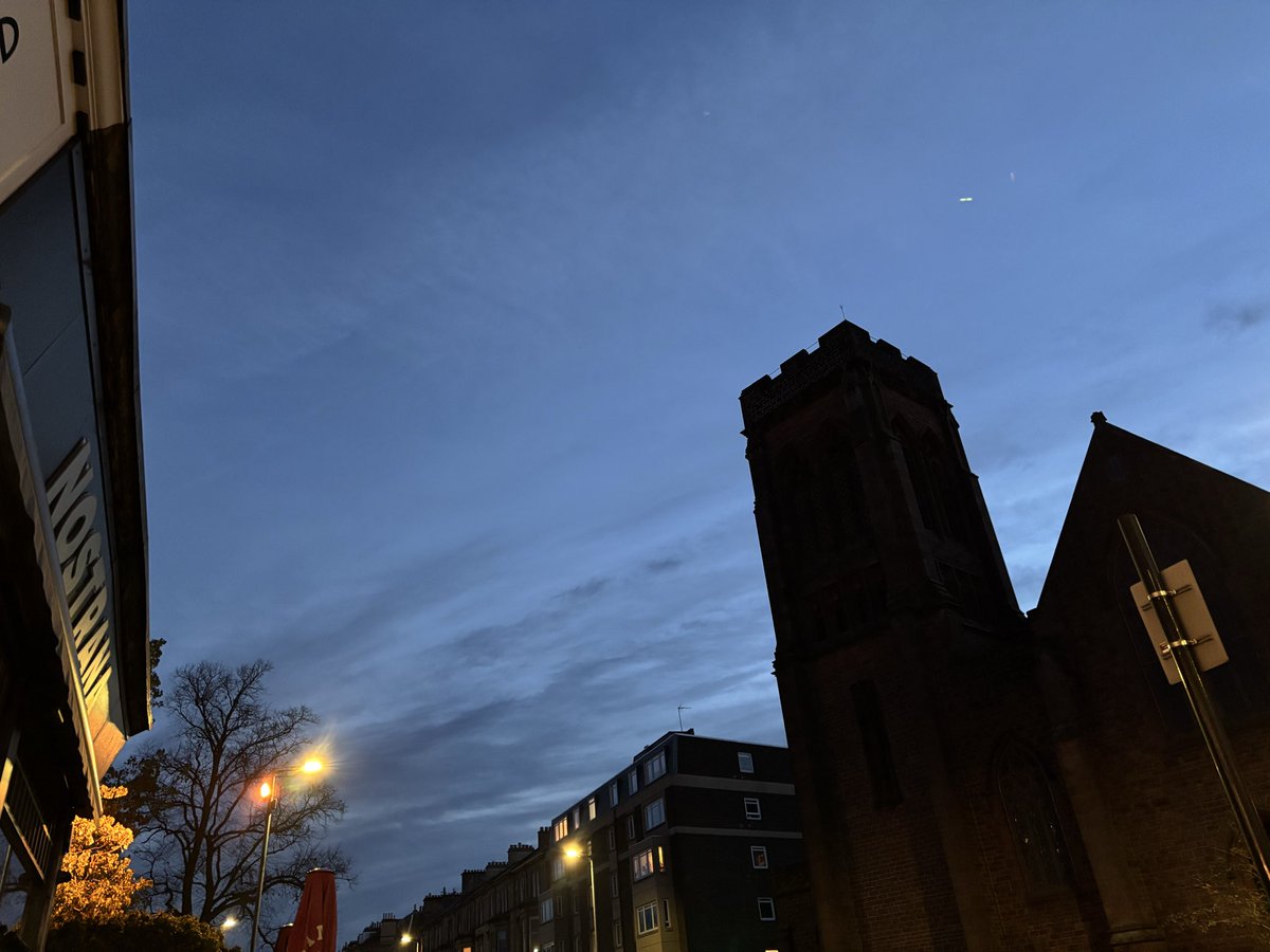 roketronnie's tweet image. what a friggin’ day break in the leafy west end of #Glaschu  😀

0732 hrs     23/10/25