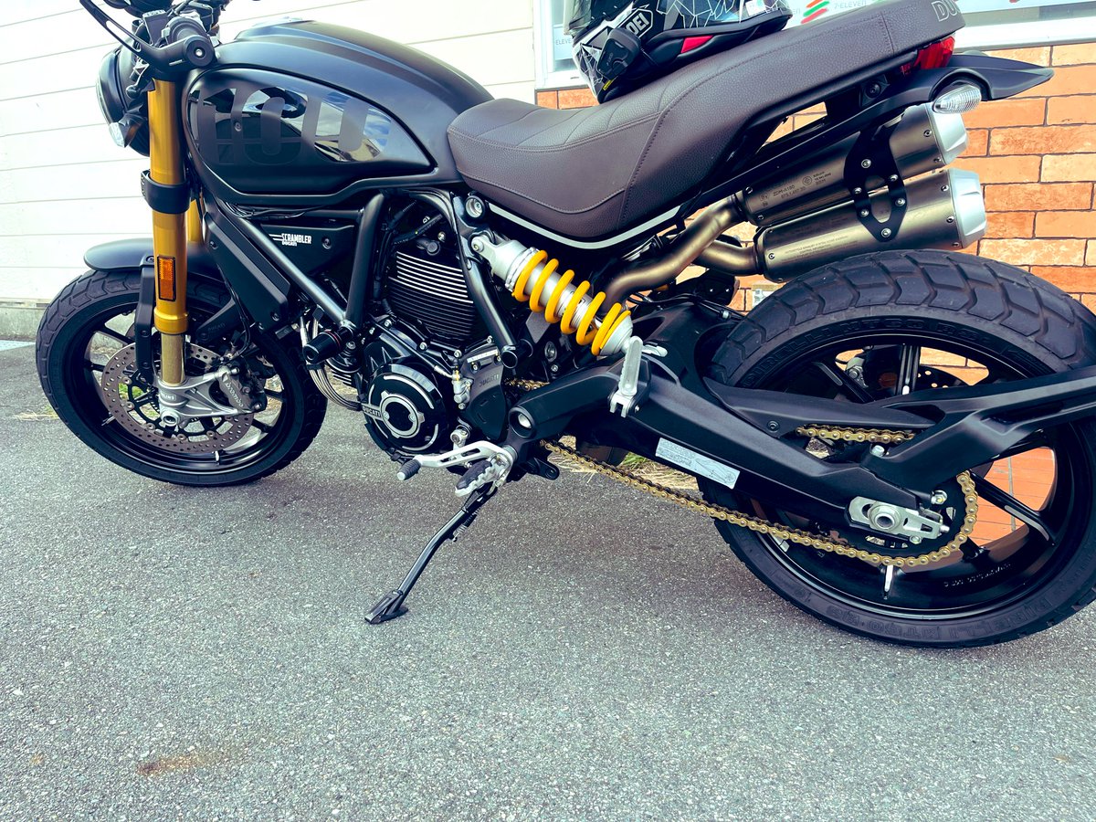 AdPmdd's tweet photo. チェーン交換しました！
ゴールドが良い感じ〜
#ducati
#ducatiscrambler https://t.co/ZDSyN3D8Mv