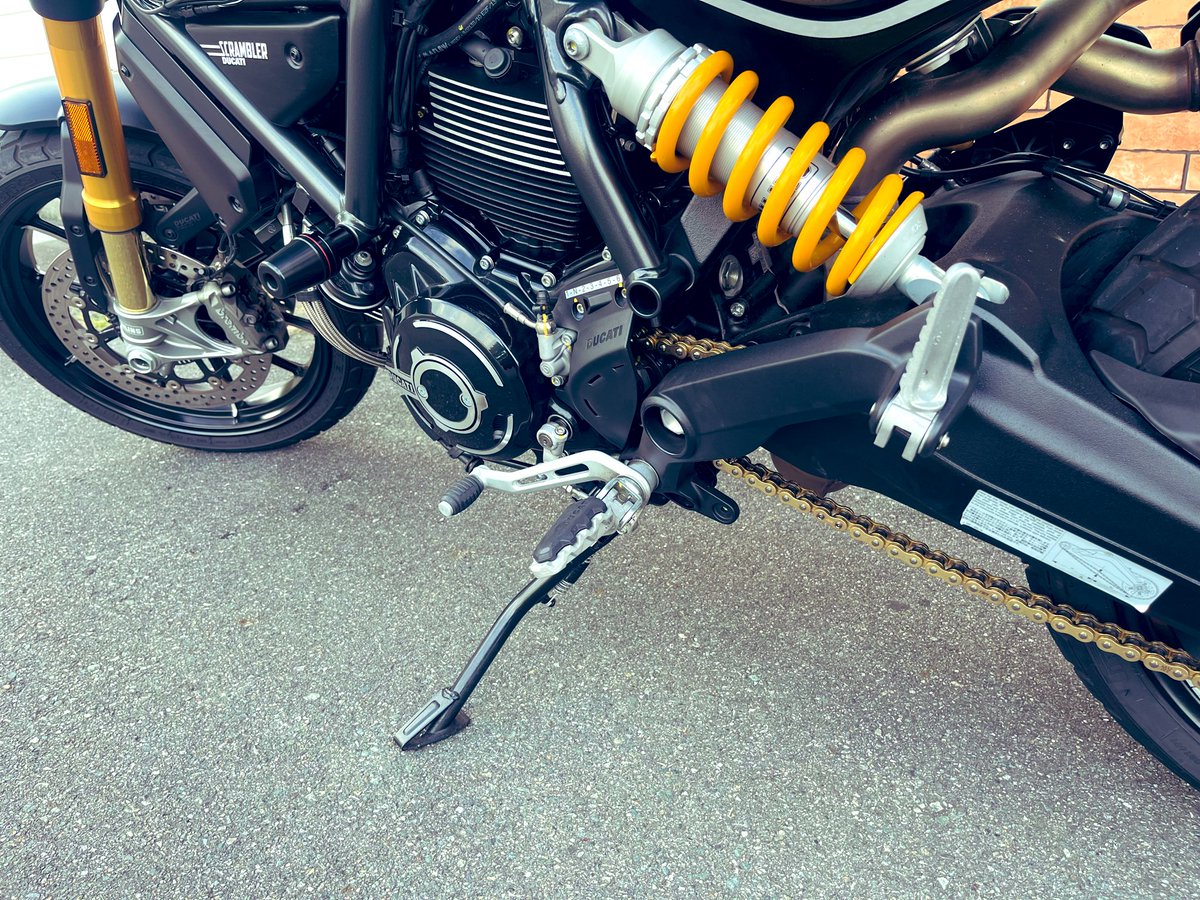 AdPmdd's tweet photo. チェーン交換しました！
ゴールドが良い感じ〜
#ducati
#ducatiscrambler https://t.co/ZDSyN3D8Mv