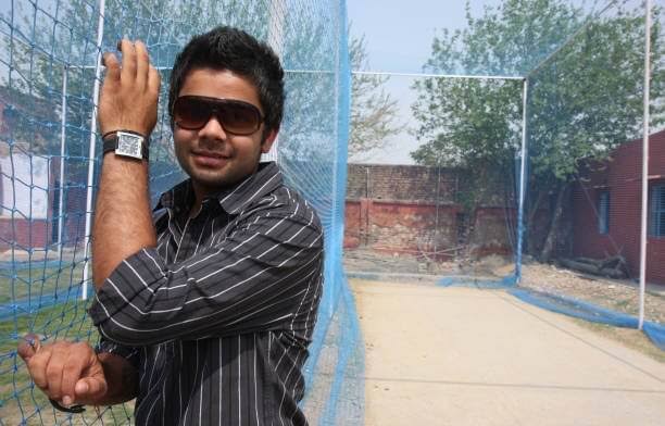 Bhaiya ye Axar ki batting aati he to pitch easy to play kaise ho jaati he ?