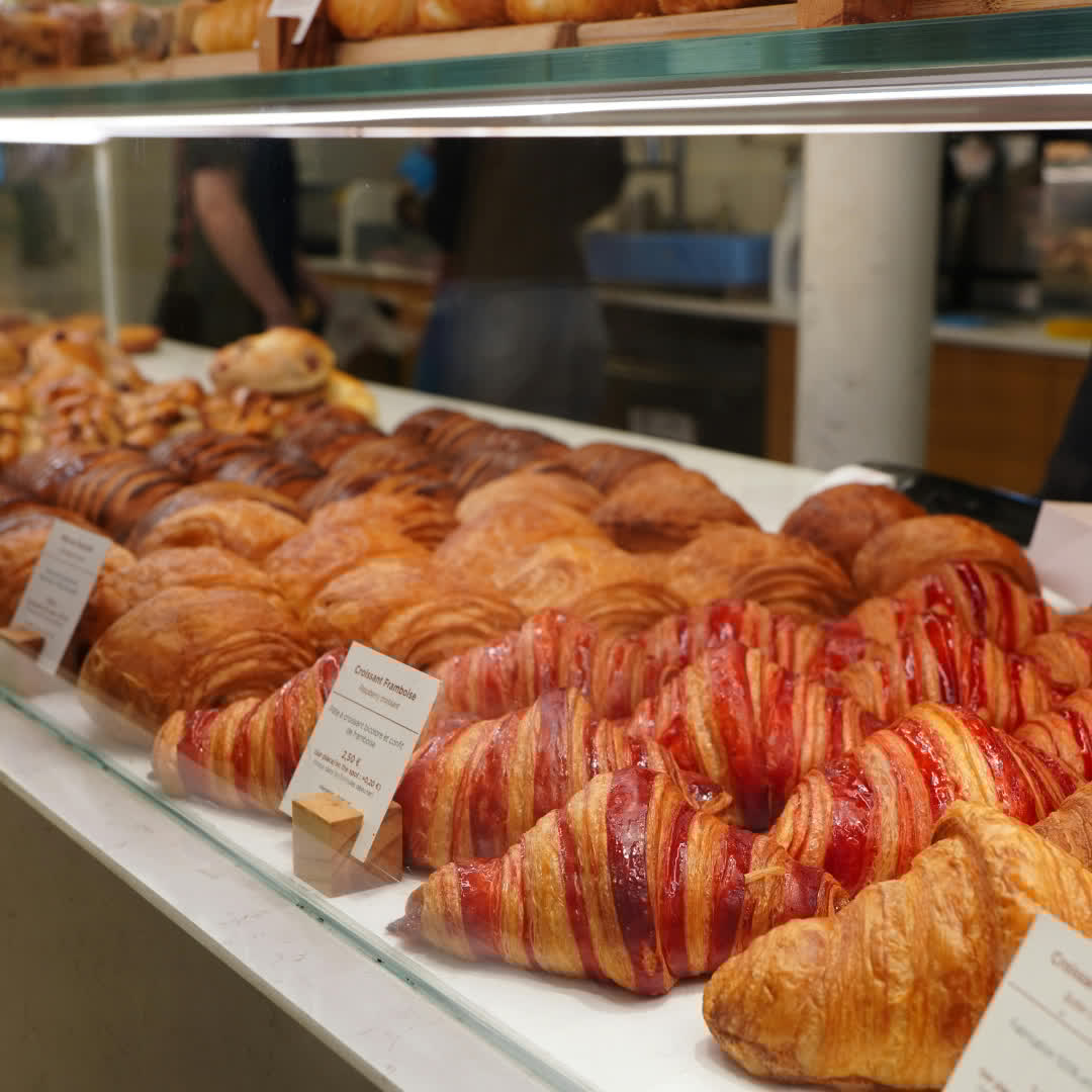 My Parisian croissant came in a designer box with a HANDLE. 🥐👜
It was beautiful. It was excessive. It went straight in the bin.
Not every pastry needs a red carpet. Can we just chil... nicoletakesflight.com/the-best-crois…
#Paris #Sustainability #Croissant #ConsciousTravel #Nicoletakesflight