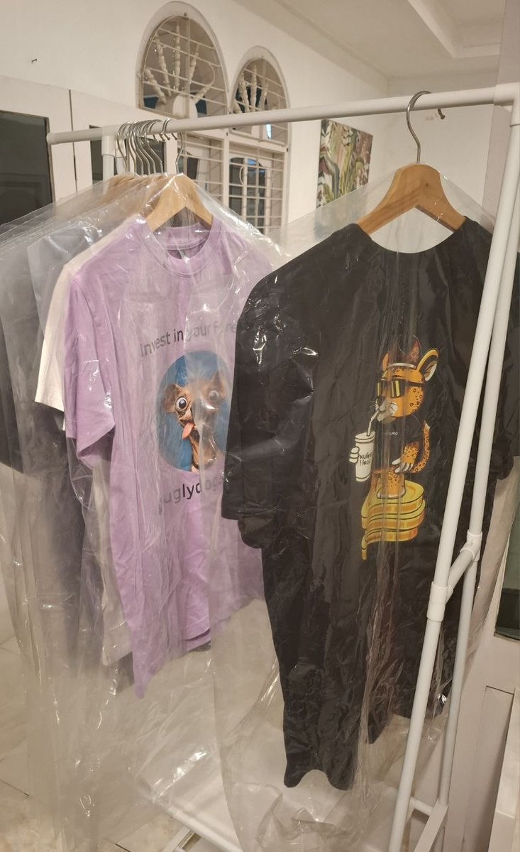 ✅️🤩 UGLYDOG &amp; KULINO 🤝

Together we display our Shirts at the Kulino House Café, the homebase of the Kulino House coin. 

👉1 piece samples ready to order

👉The Café is a cozy place for every1

💪Every week students gather for free workshops to learn about crypto investing