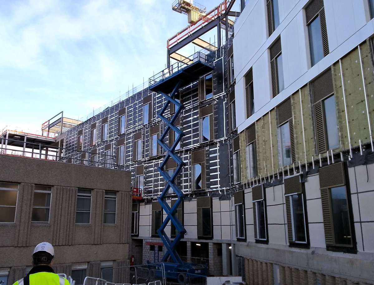 LongworthFacade's tweet image. Progress shots of our facade installation at Royal Shrewsbury Hospital, where we are working for our key client VINCI Building UK 

#shrewsbury #roofing #cladding #constructionuk #rainscreen