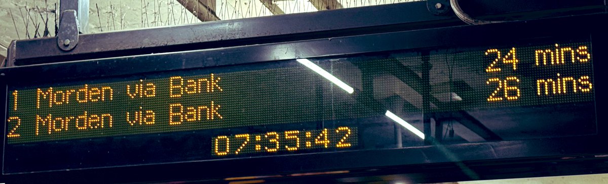 darkbrains's tweet photo. Good morning! #northernline #tfl https://t.co/rZrxslrHzD