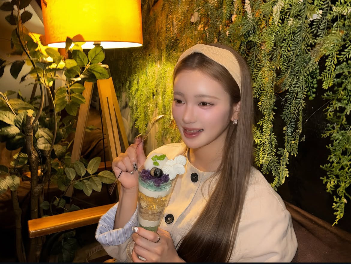 𑣲 Wrapped in muted tones and gentle light, I find peace in moments that ask for nothing but presence ✮⋆˙